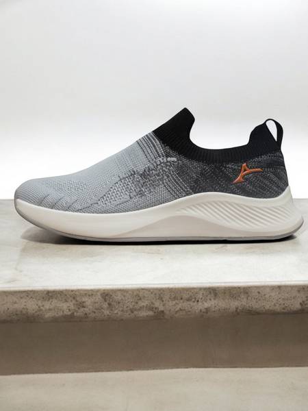 Vince walking shoes top