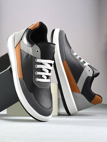 Roadster Men white running outdoor classic casual lightweight sneakers Sneakers For Men