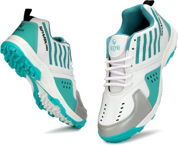 Lightweight sales cricket shoes