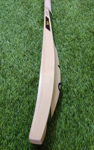 Y2M Kooka Shadow Pro (Size-6) Handcrafted English Willow Cricket Bat For 11 - 13 Yrs