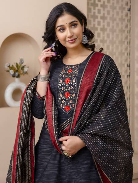 AUZAAI COLLECTION Women Kurta Pyjama Dupatta Set