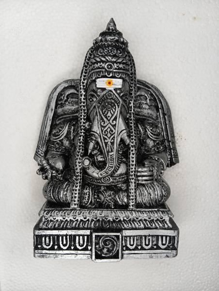 tskutty PILLAYARPATTI KARPAGA VINAYAGA GANESHA VINAYAGA SILVER COLOUR POLYSTONE IDOL Decorative Showpiece - 15 cm