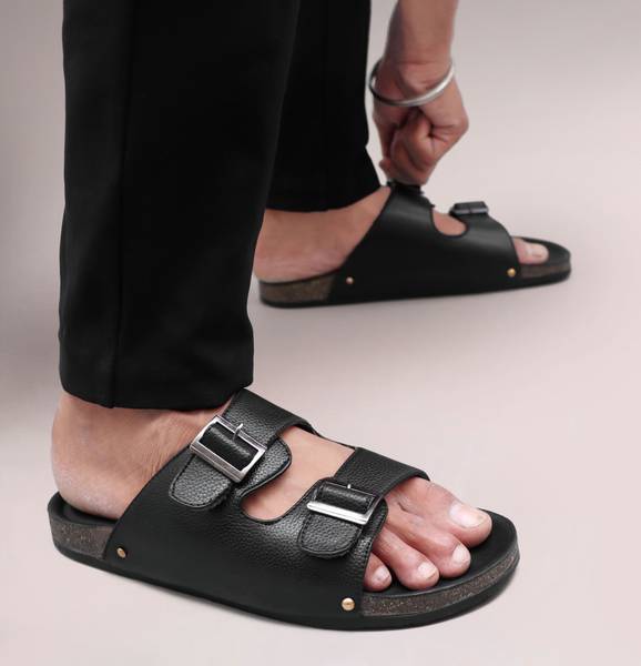 THE ARWAH Men Slippers