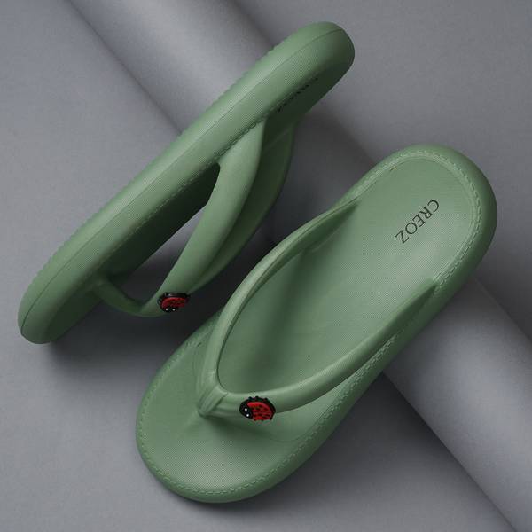 Free Kicks Women Slippers