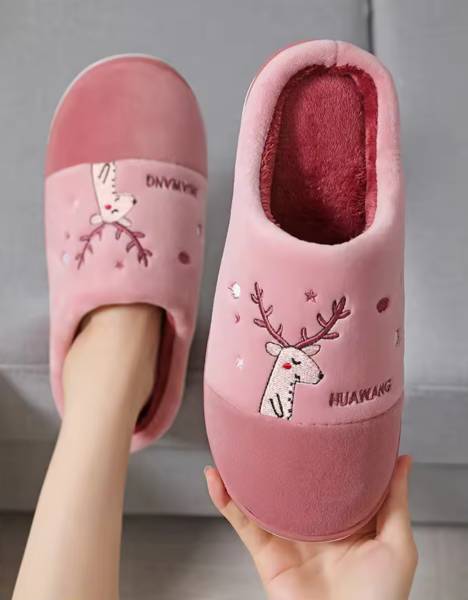 WOLVESDEN Women Slippers