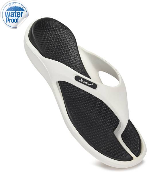 Paragon online white slippers
