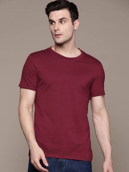 Roadster Solid Men Round Neck Maroon T-Shirt