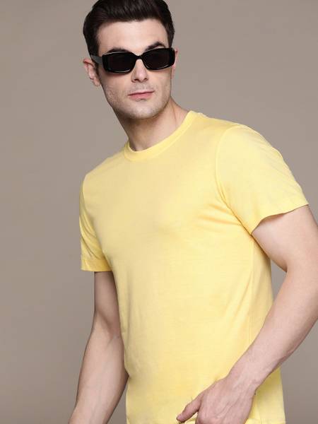 Roadster Solid Men Round Neck Yellow T-Shirt