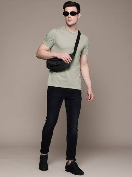 Roadster Solid Men Round Neck Green T-Shirt
