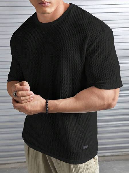 KAJARU Self Design Men Round Neck Black T-Shirt