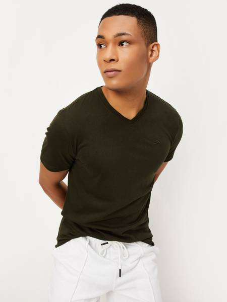MAX Solid Men V Neck Green T-Shirt