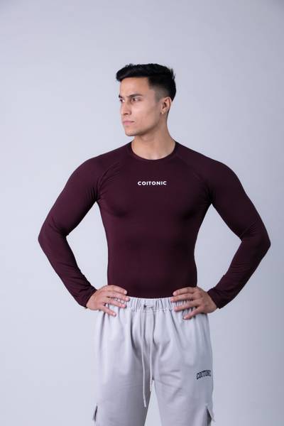COITONIC Solid Men Round Neck Maroon T-Shirt