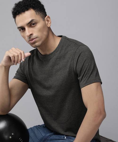 Roadster Solid Men Round Neck Grey T-Shirt