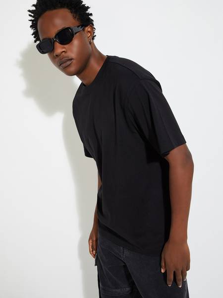 MAX Solid Men Round Neck Black T-Shirt