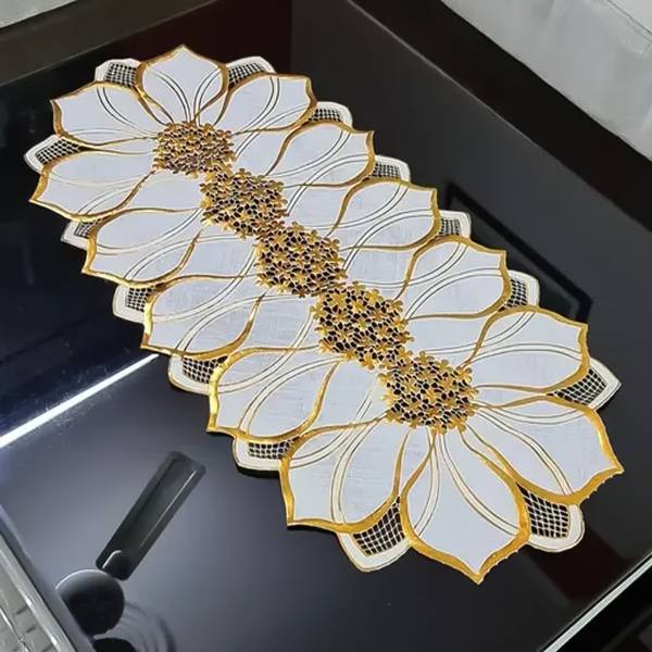 RELOOK INDUSTRIES White, Gold 83.82 cm Table Runner