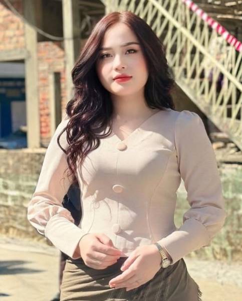 Bi Fashion Casual Solid Women Beige Top