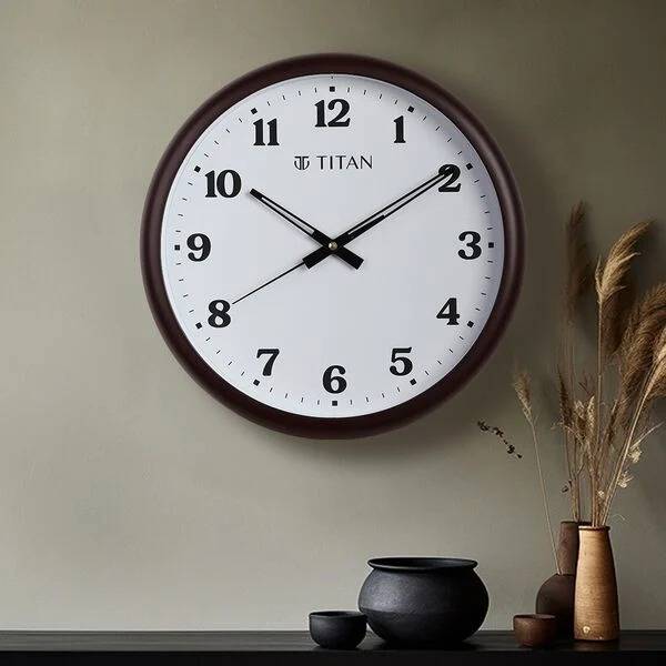 Titan Analog 35.5 cm X 35.5 cm Wall Clock