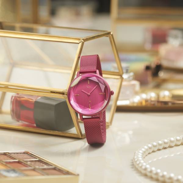 Fastrack pink hotsell strap watch