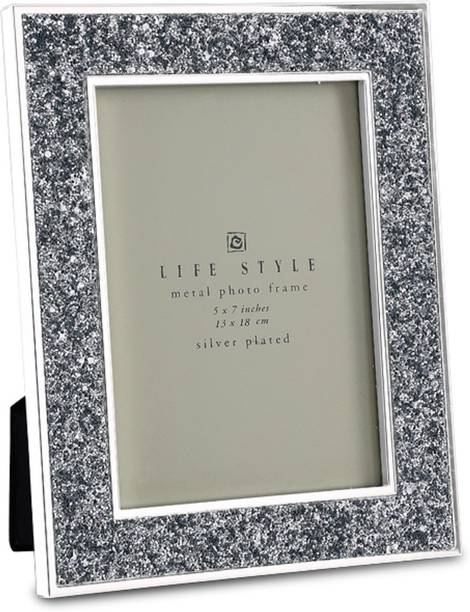 Ekaani Photo Frames At Best
