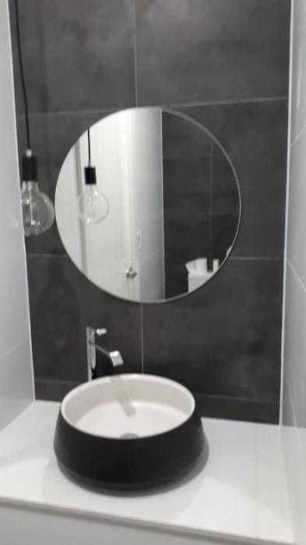 windowera ROUND BATHROOM MIRROR / FLAT EDGE POISHED / 12" INCH ROUND Bathroom Mirror