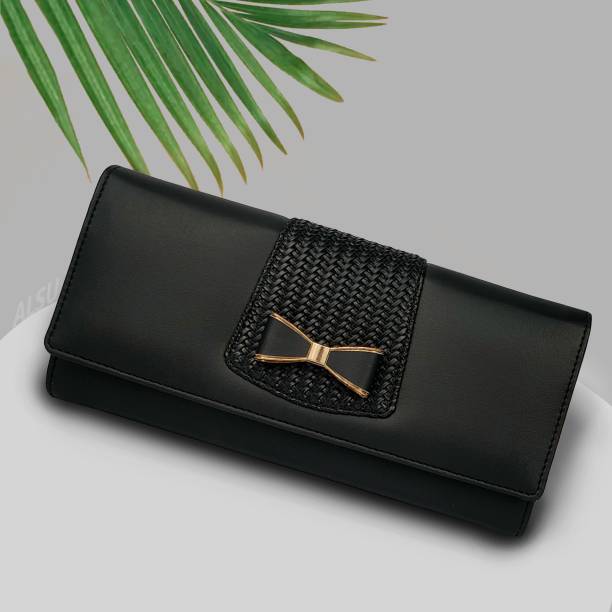 Casual, Party Black  Clutch Price in India