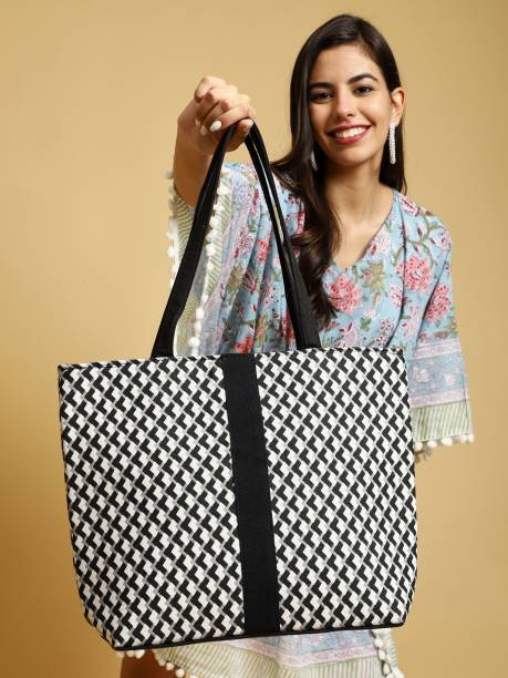 Women White Shoulder Bag Price in India