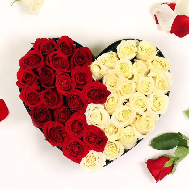Floweraura Red, White Roses Bouquets, Flower Basket
