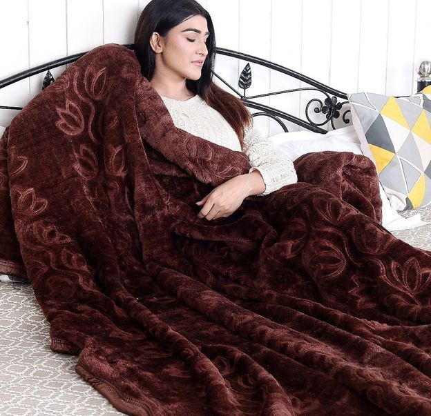 KIXTA Self Design Double Mink Blanket for Heavy Winter(Microfiber, Brown)