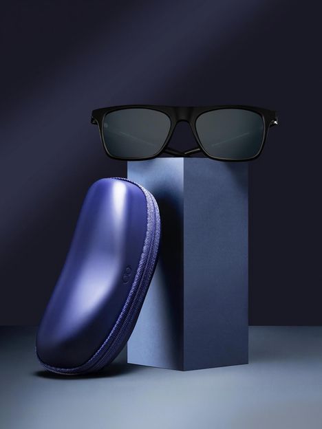VINCENT CHASE by Lenskart Wayfarer, Retro Square Sunglasses(For Men & Women, Black)
