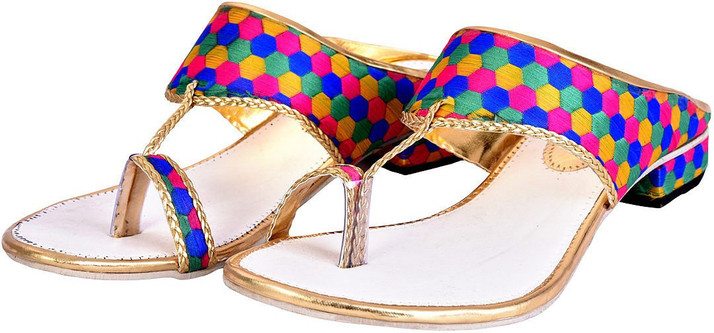 kolhapuri chappal white