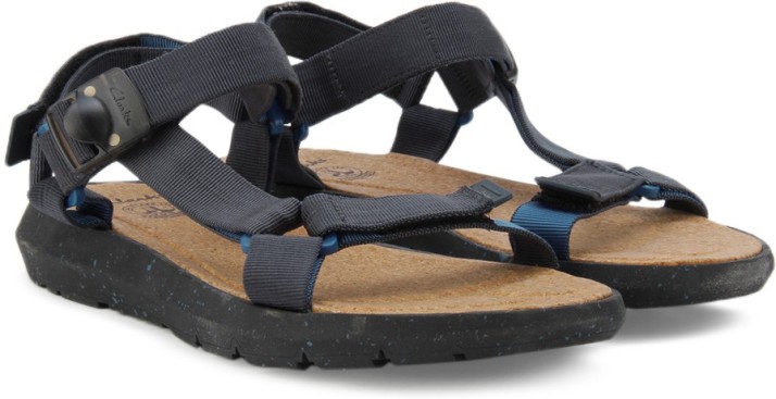 clarks navy blue flip flops