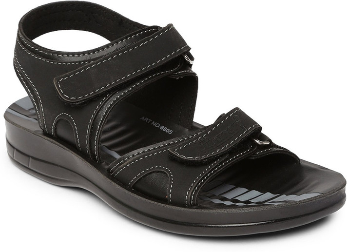 paragon boys chappal