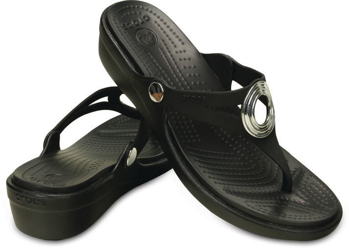 crocs sanrah beveled circle sandal