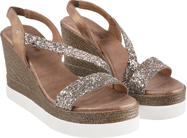 mochi sandals flipkart