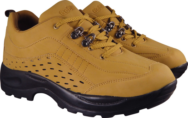 trekking shoes flipkart