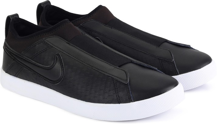 nike racquette slip on