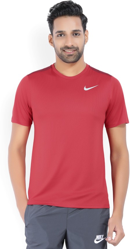 NIKE Solid Men Round Neck Red T-Shirt 