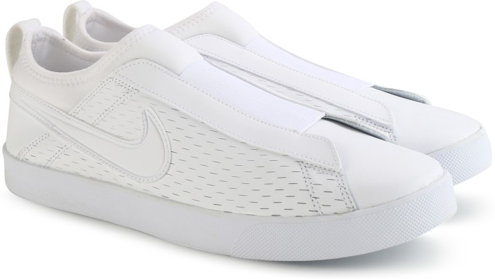 nike racquette slip on