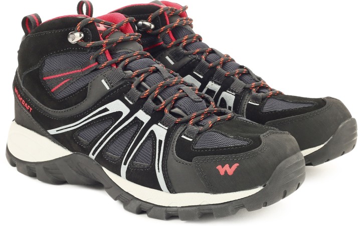 mens darwin black running shoes