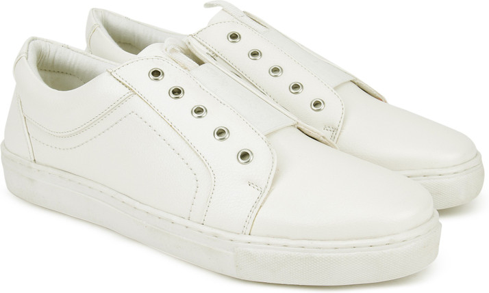 bata north star white shoes