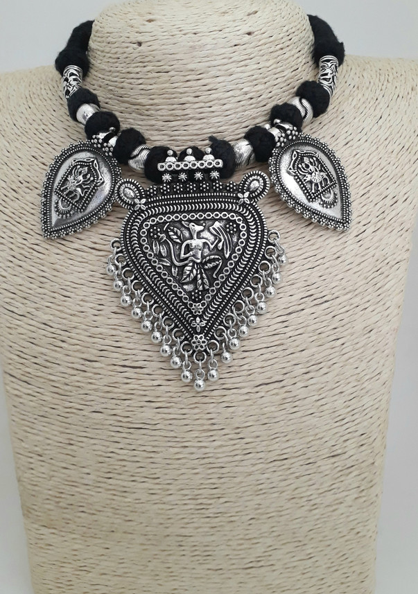 flipkart black metal necklace