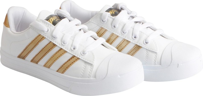 sparx white sneakers flipkart