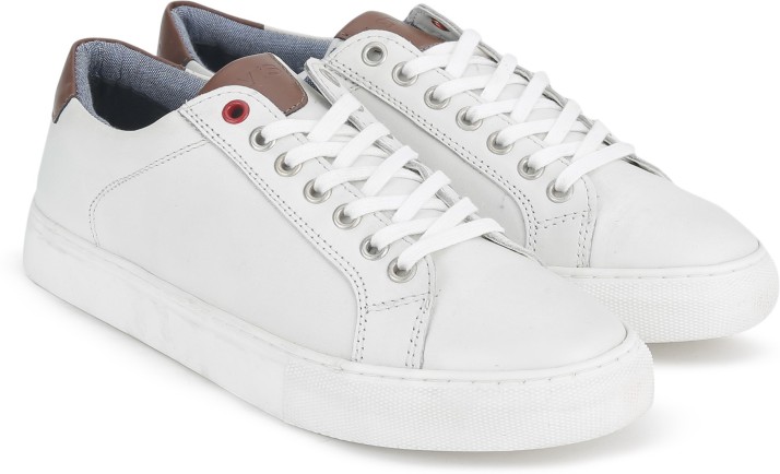 levi's prelude sneakers white