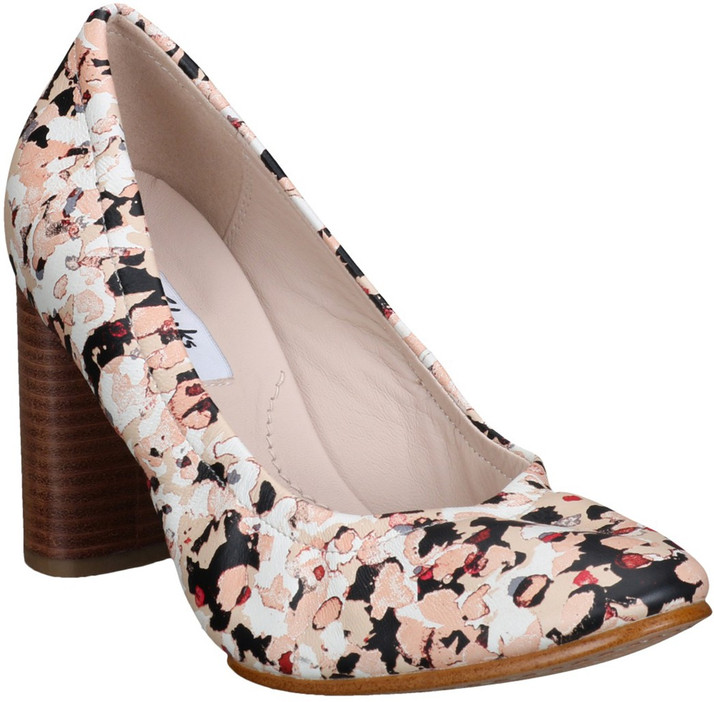 clarks heels online