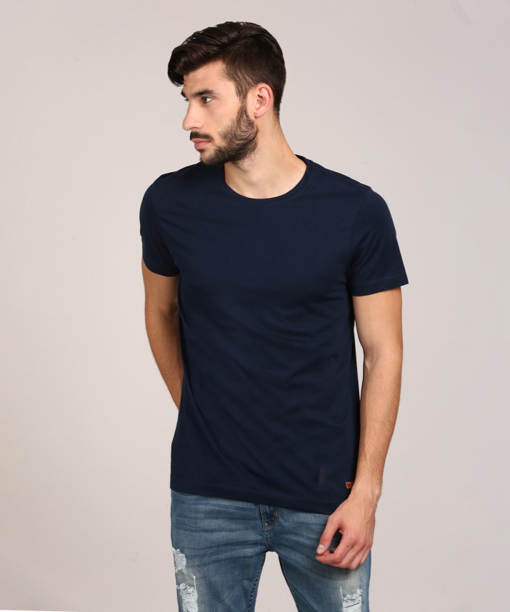 navy blue t shirt with jeans