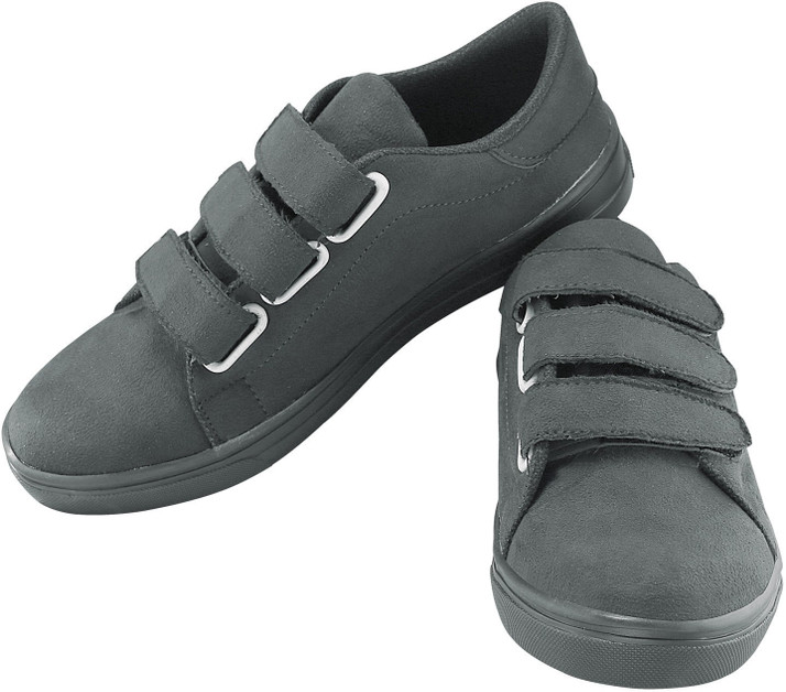 sneakers with toes