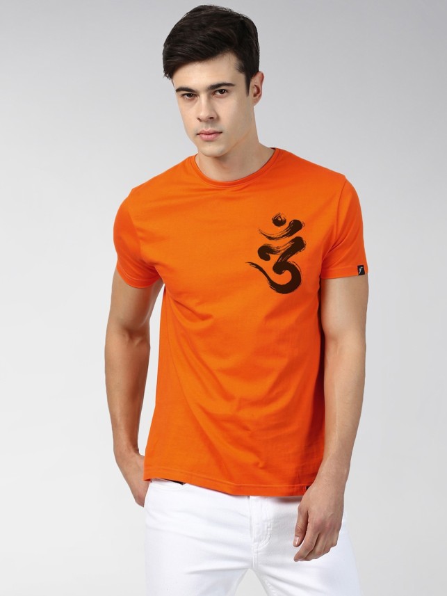 orange t shirt mens outfit
