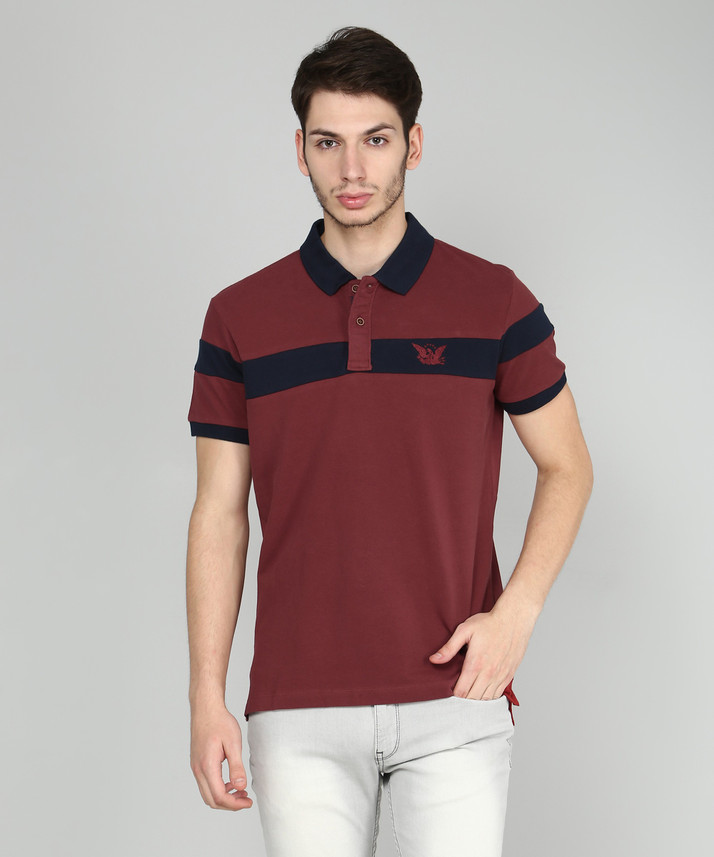 maroon t shirt with blue jeans