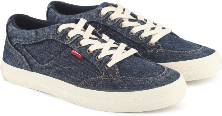 levi's men's bass low sneakers