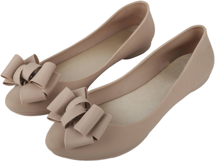 girls cream ballet shoes